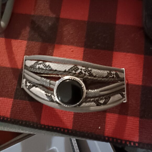 Bracelet - Picture 1 of 2